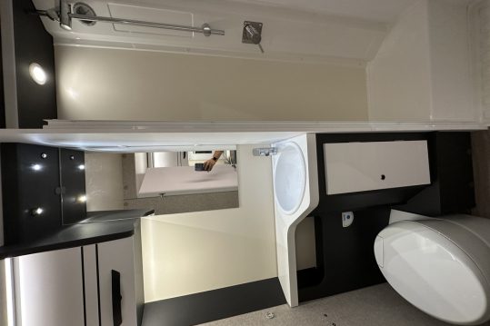 TudelaCaravaning Autocaravana Glamys 320 interior7 baño IMG_8670